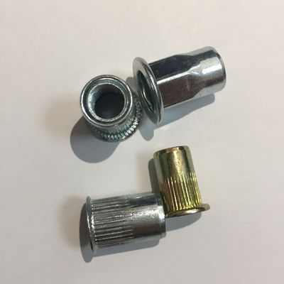 Aço de carbono zinco amarelo M6 cabeça redonda plana metade hex rivet Nut para interno e externo